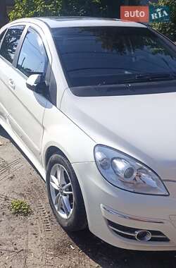 Хэтчбек Mercedes-Benz B-Class 2010 в 