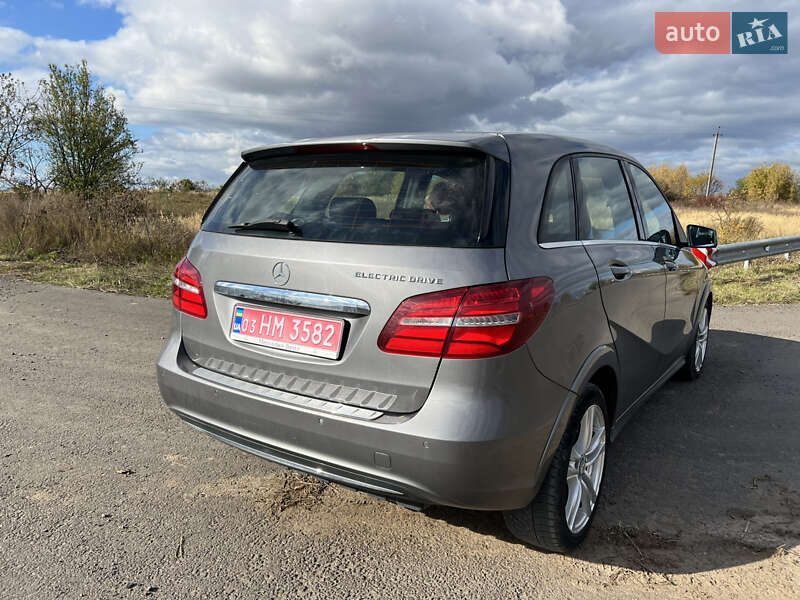 Хэтчбек Mercedes-Benz B-Class 2015 в Нововолынске