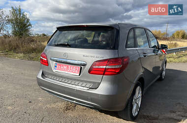 Хетчбек Mercedes-Benz B-Class 2015 в  фото 8 Хетчбек Mercedes-Benz B-Class 2015 в