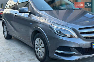 Хетчбек Mercedes-Benz B-Class 2017 в 