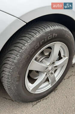 Хэтчбек Mercedes-Benz B-Class 2009 в 