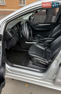 Хэтчбек Mercedes-Benz B-Class 2009 в 