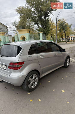 Хэтчбек Mercedes-Benz B-Class 2009 в 