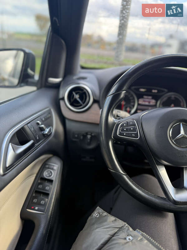 Хэтчбек Mercedes-Benz B-Class 2015 в Радехове фото 17 Хэтчбек Mercedes-Benz B-Class 2015 в Радехове