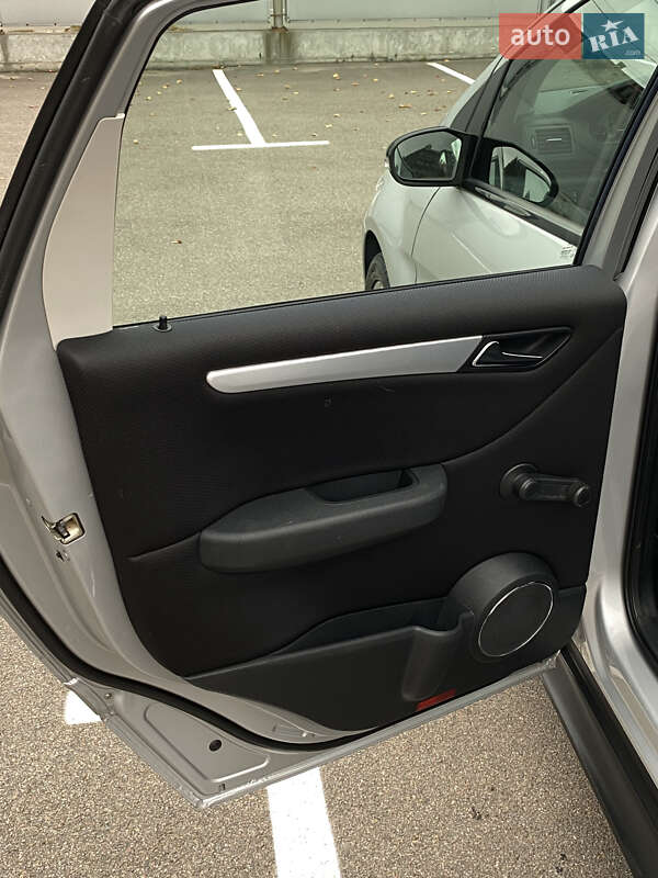 Хэтчбек Mercedes-Benz B-Class 2006 в Киеве фото 41 Хэтчбек Mercedes-Benz B-Class 2006 в Киеве