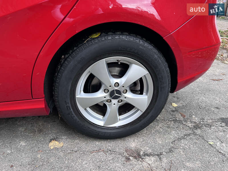 Хетчбек Mercedes-Benz B-Class 2012 в Києві фото 28 Хетчбек Mercedes-Benz B-Class 2012 в Києві