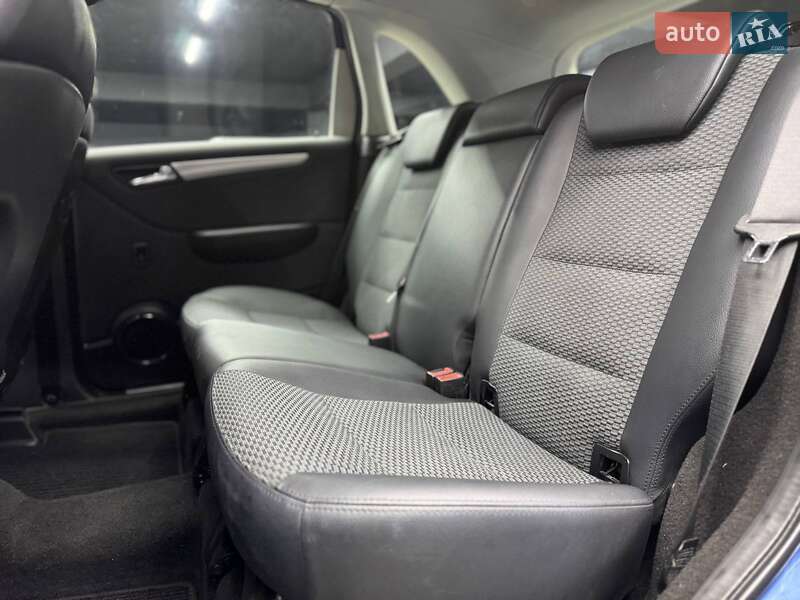 Хетчбек Mercedes-Benz B-Class 2010 в Чернівцях фото 11 Хетчбек Mercedes-Benz B-Class 2010 в Чернівцях