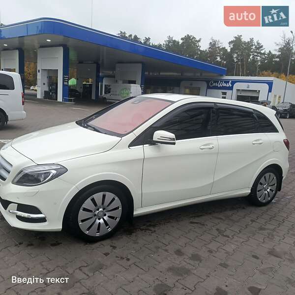 Хэтчбек Mercedes-Benz B-Class 2015 в 