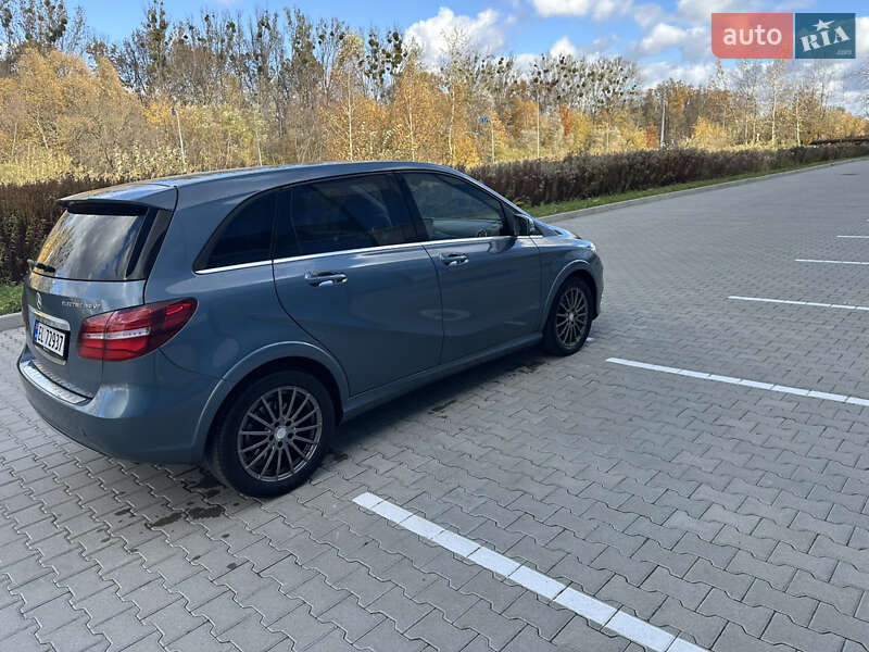 Хетчбек Mercedes-Benz B-Class 2015 в Львові фото 38 Хетчбек Mercedes-Benz B-Class 2015 в Львові