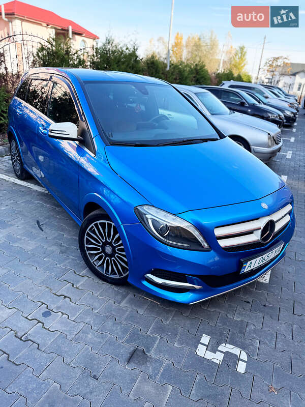 Хэтчбек Mercedes-Benz B-Class 2016 в Киеве фото 2 Хэтчбек Mercedes-Benz B-Class 2016 в Киеве
