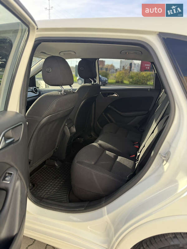 Хэтчбек Mercedes-Benz B-Class 2015 в Радехове фото 14 Хэтчбек Mercedes-Benz B-Class 2015 в Радехове