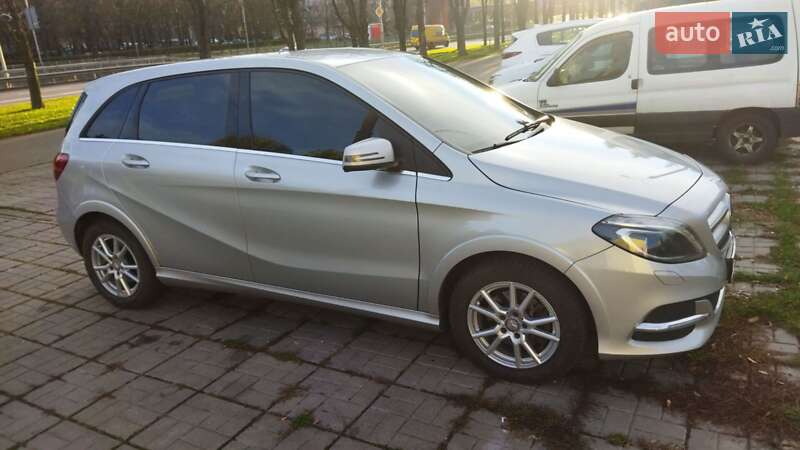 Хэтчбек Mercedes-Benz B-Class 2016 в Киеве