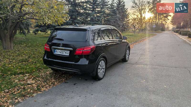 Хэтчбек Mercedes-Benz B-Class 2017 в Киеве