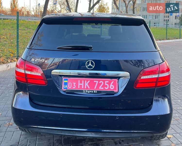 Хэтчбек Mercedes-Benz B-Class 2017 в Киеве