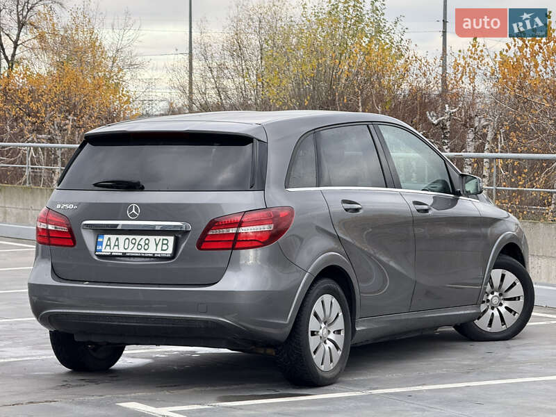 Хетчбек Mercedes-Benz B-Class 2016 в Києві фото 10 Хетчбек Mercedes-Benz B-Class 2016 в Києві