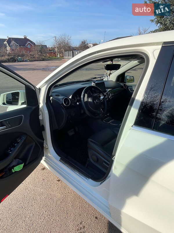 Хетчбек Mercedes-Benz B-Class 2016 в Житомирі фото 6 Хетчбек Mercedes-Benz B-Class 2016 в Житомирі