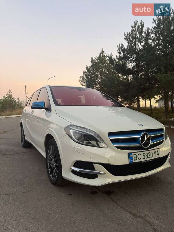 Хэтчбек Mercedes-Benz B-Class 2015 в Золочеве фото 3 Хэтчбек Mercedes-Benz B-Class 2015 в Золочеве