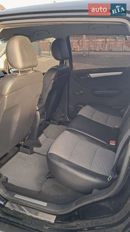 Хэтчбек Mercedes-Benz B-Class 2005 в Нововолынске фото 46 Хэтчбек Mercedes-Benz B-Class 2005 в Нововолынске