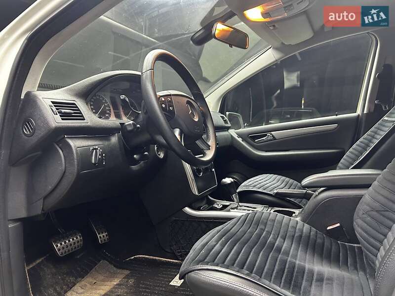 Хетчбек Mercedes-Benz B-Class 2011 в Чернівцях фото 10 Хетчбек Mercedes-Benz B-Class 2011 в Чернівцях