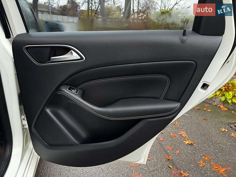 Хэтчбек Mercedes-Benz B-Class 2015 в Киеве