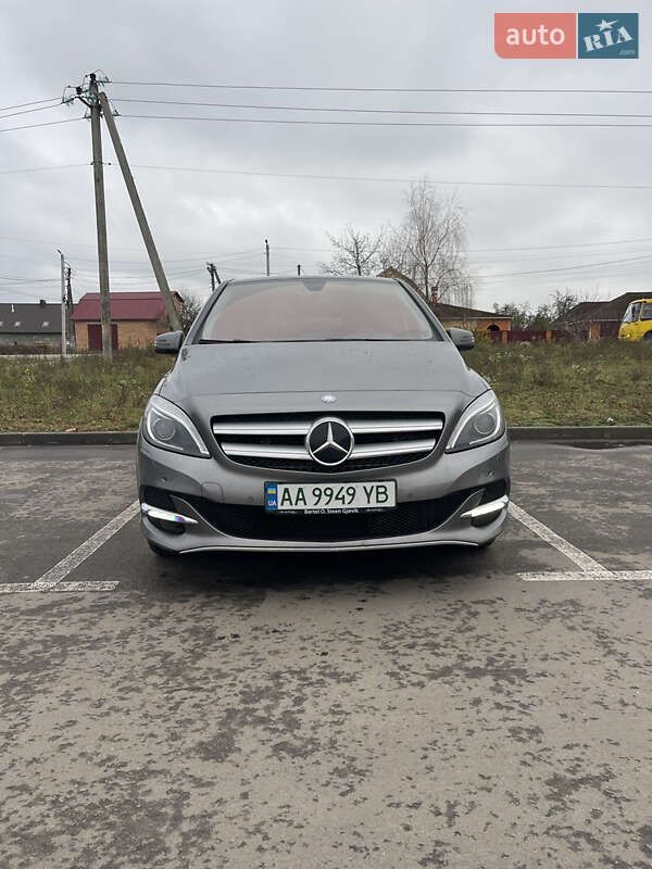 Хэтчбек Mercedes-Benz B-Class 2016 в Софиевской Борщаговке фото 2 Хэтчбек Mercedes-Benz B-Class 2016 в Софиевской Борщаговке