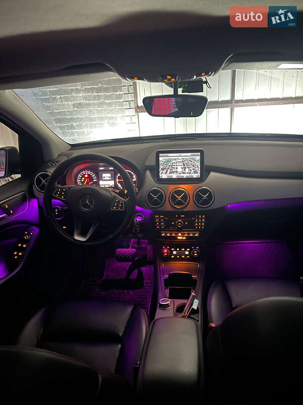 Хэтчбек Mercedes-Benz B-Class 2016 в Софиевской Борщаговке фото Хэтчбек Mercedes-Benz B-Class 2016 в Софиевской Борщаговке