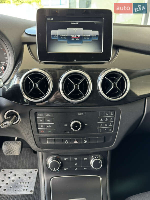 Хэтчбек Mercedes-Benz B-Class 2015 в Киеве