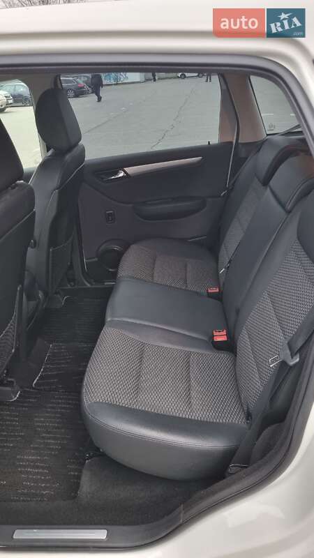 Хетчбек Mercedes-Benz B-Class 2010 в Києві фото 7 Хетчбек Mercedes-Benz B-Class 2010 в Києві