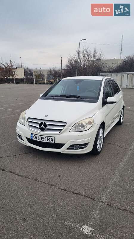 Хетчбек Mercedes-Benz B-Class 2010 в Києві фото 2 Хетчбек Mercedes-Benz B-Class 2010 в Києві