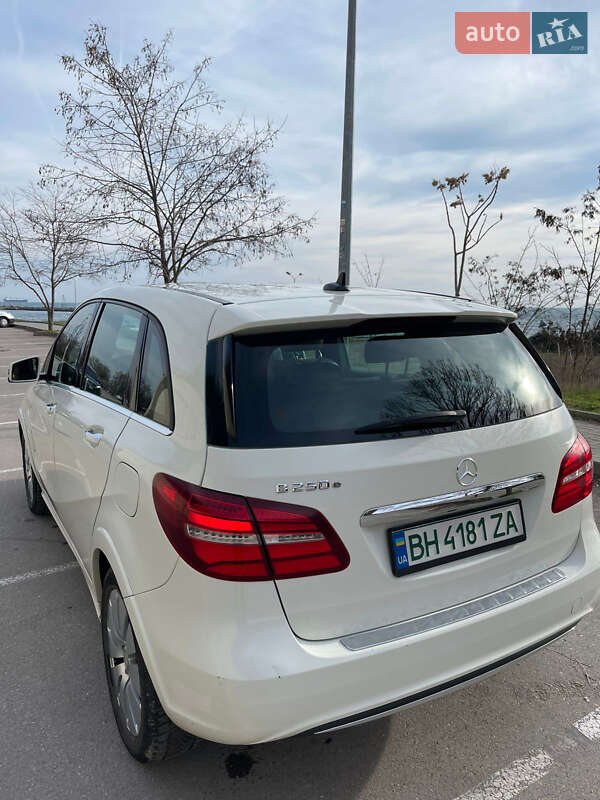 Хетчбек Mercedes-Benz B-Class 2016 в Одесі фото 8 Хетчбек Mercedes-Benz B-Class 2016 в Одесі