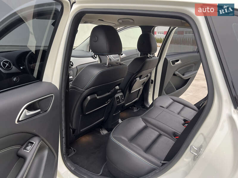 Хэтчбек Mercedes-Benz B-Class 2015 в Луцке фото 12 Хэтчбек Mercedes-Benz B-Class 2015 в Луцке