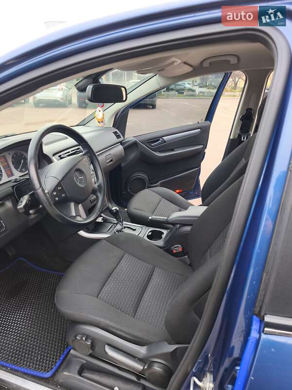 Хетчбек Mercedes-Benz B-Class 2010 в Києві фото 37 Хетчбек Mercedes-Benz B-Class 2010 в Києві