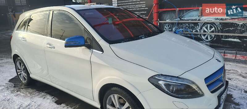 Хэтчбек Mercedes-Benz B-Class 2015 в Стрые