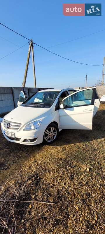 Mercedes-Benz B-Class 2011