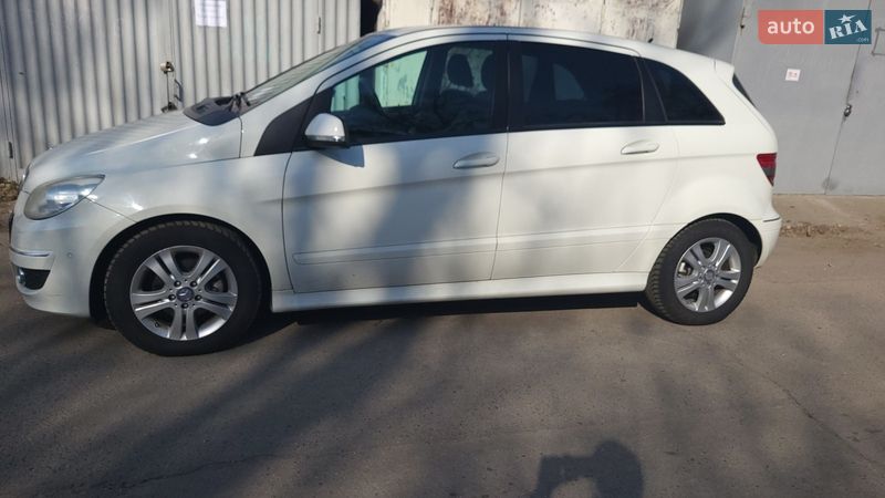 Mercedes-Benz B-Class 2011