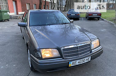 Седан Mercedes-Benz C 180 1995 в Києві