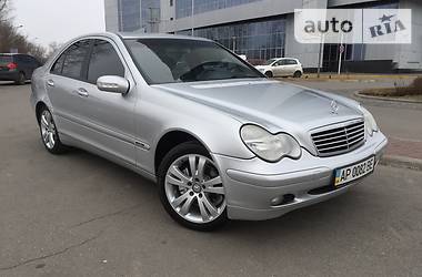 Седан Mercedes-Benz C-Class 2002 в Киеве