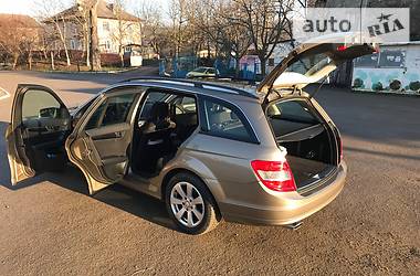 Универсал Mercedes-Benz C-Class 2010 в Черновцах