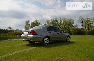 Седан Mercedes-Benz C-Class 2004 в Львові