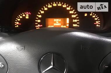 Седан Mercedes-Benz C-Class 2002 в Днепре