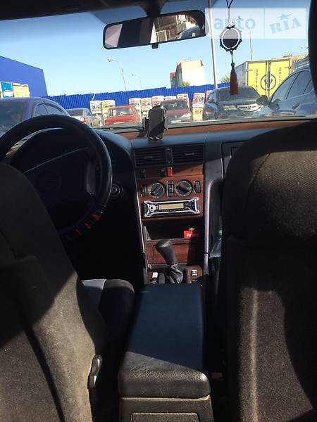 Седан Mercedes-Benz C-Class 1993 в Дніпрі