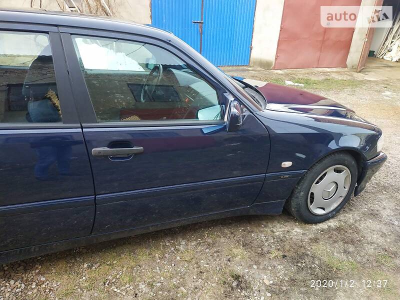 Седан Mercedes-Benz C-Class 1997 в Чернівцях