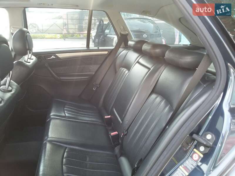 Універсал Mercedes-Benz C-Class 2002 в Чернівцях