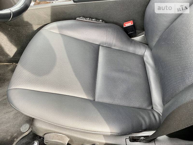Седан Mercedes-Benz C-Class 2011 в Івано-Франківську