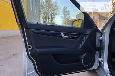 Універсал Mercedes-Benz C-Class 2012 в 