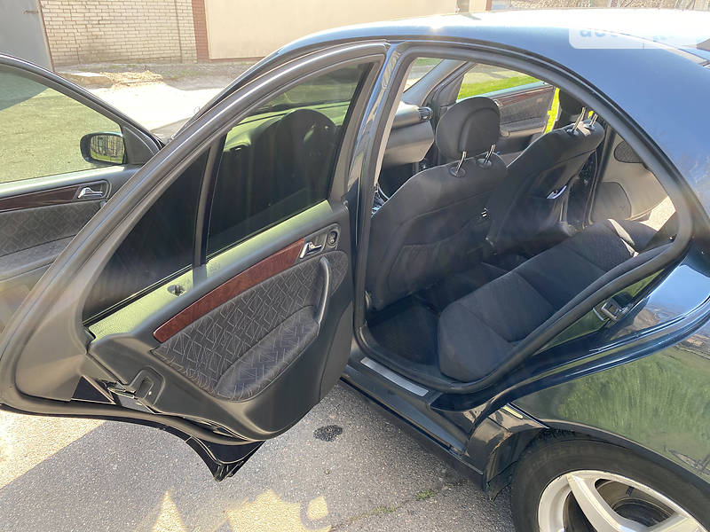 Седан Mercedes-Benz C-Class 2001 в Черкассах