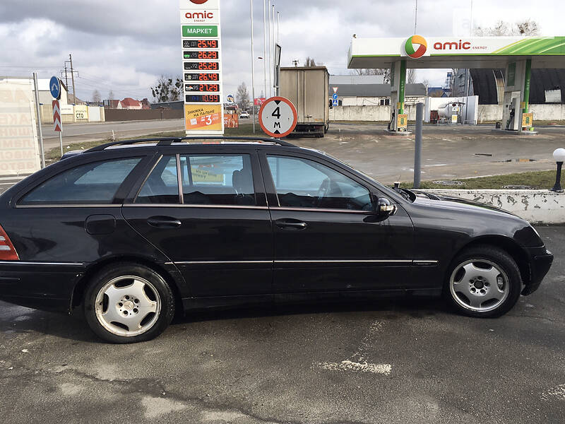 Універсал Mercedes-Benz C-Class 2002 в Києві