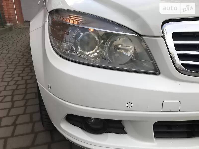 Універсал Mercedes-Benz C-Class 2010 в Чернівцях