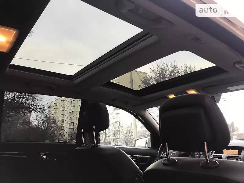 Універсал Mercedes-Benz C-Class 2010 в Чернівцях