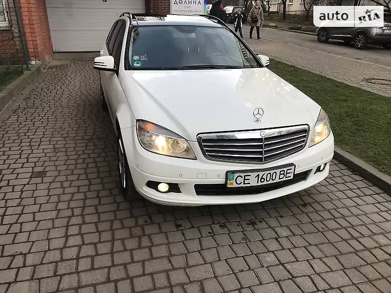 Універсал Mercedes-Benz C-Class 2010 в Чернівцях